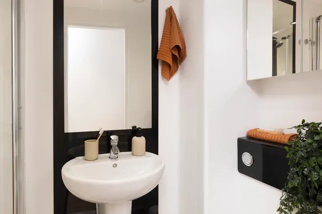 Ensuite Medium Standard Double
