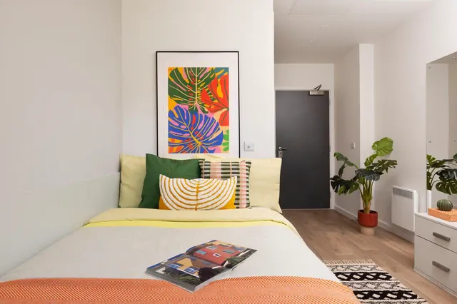 burnet-point-edinburgh-Ensuite Medium High Double