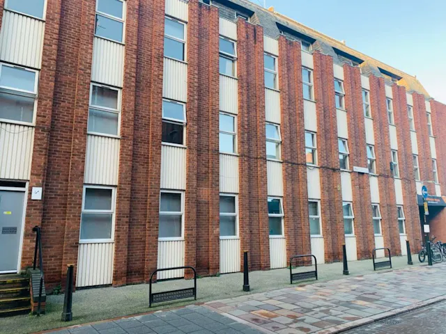 Single 4 Bed room image 1