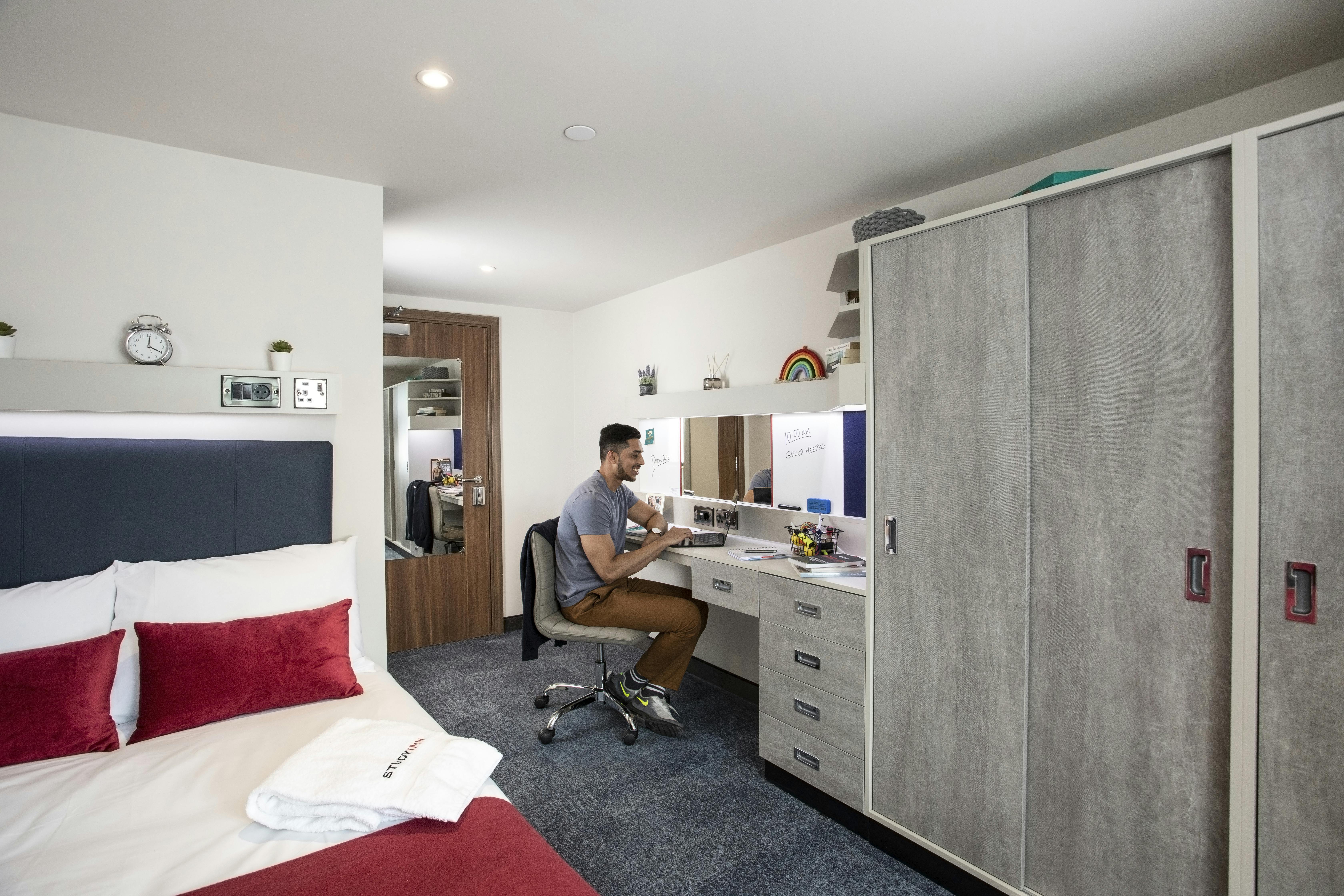 Platinum Plus Ensuite Serviced Apartment