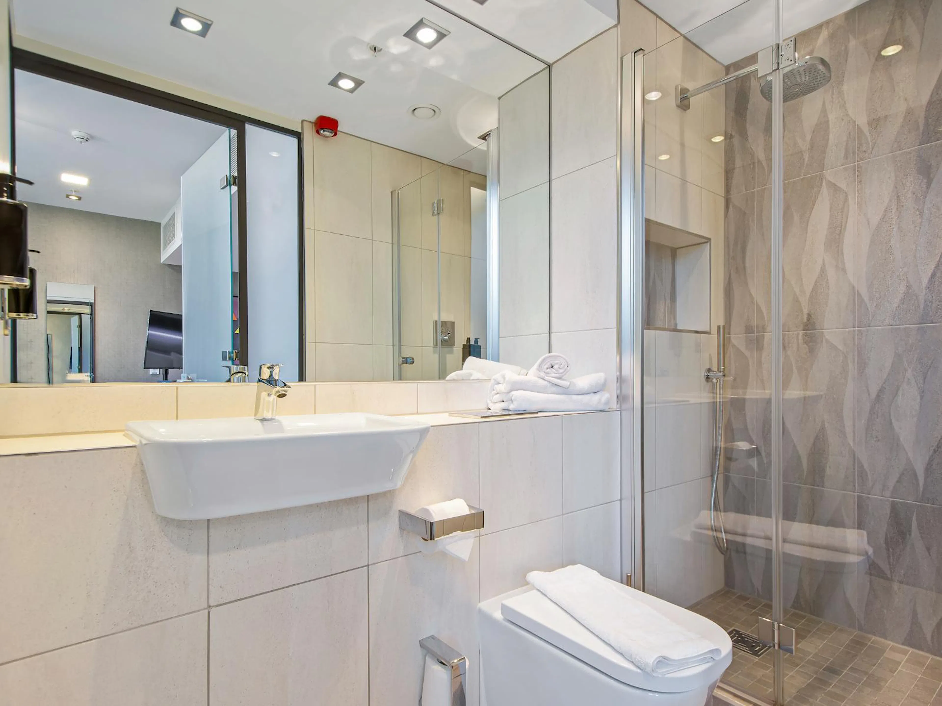 Neo Studio BATHROOM 2