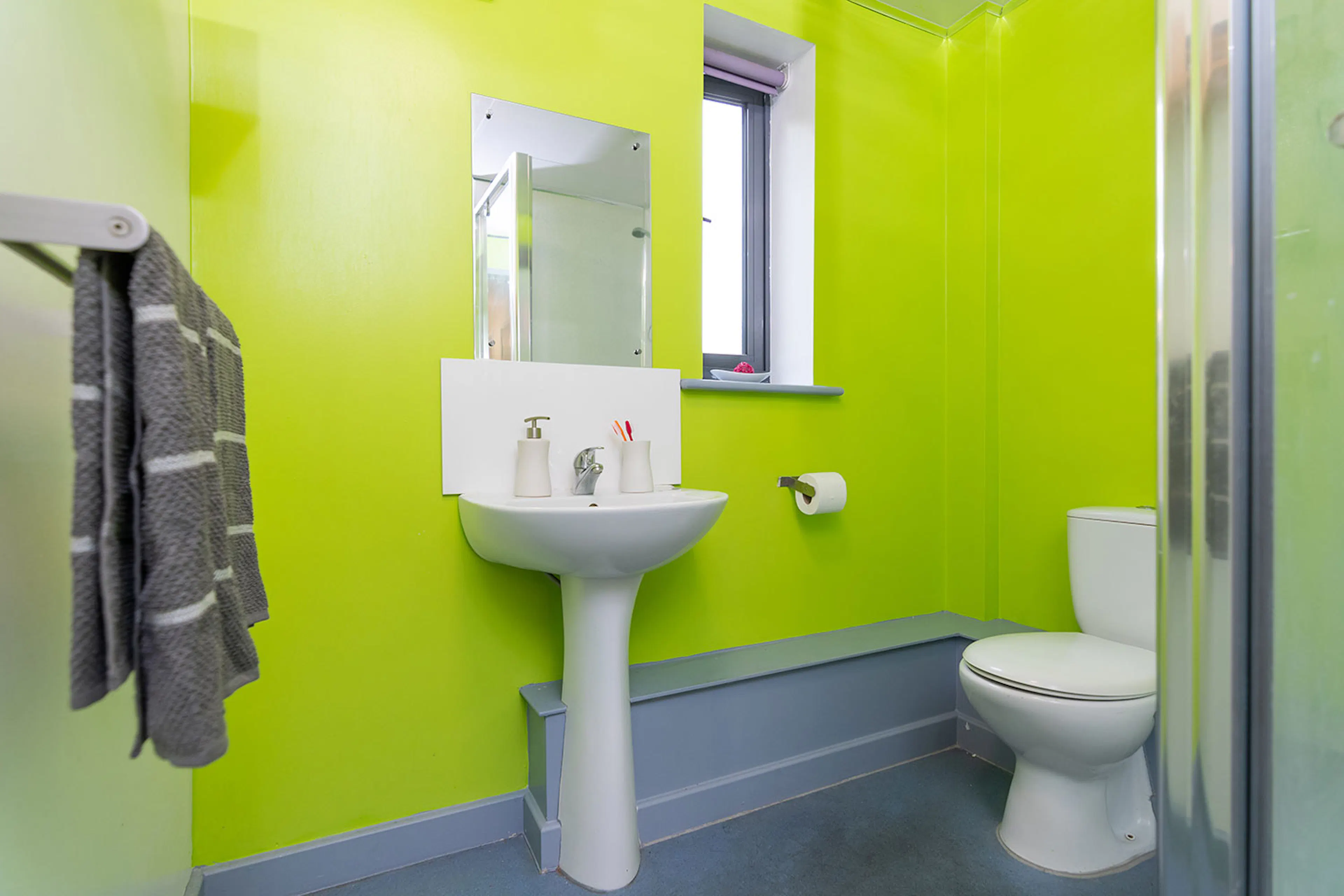 Non En-Suite, Premium Range 2 BATHROOM 2