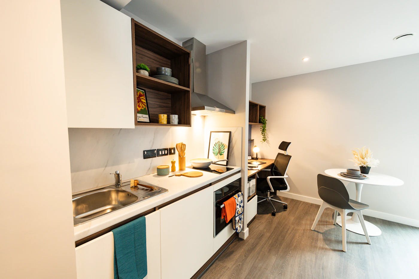 Studio Bronze - Accessible