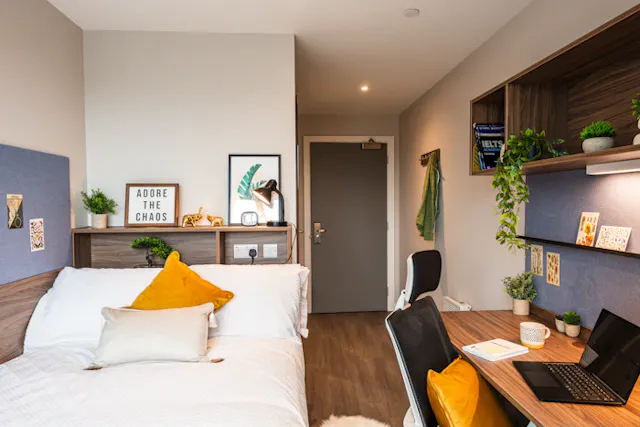 Ensuite room image 2
