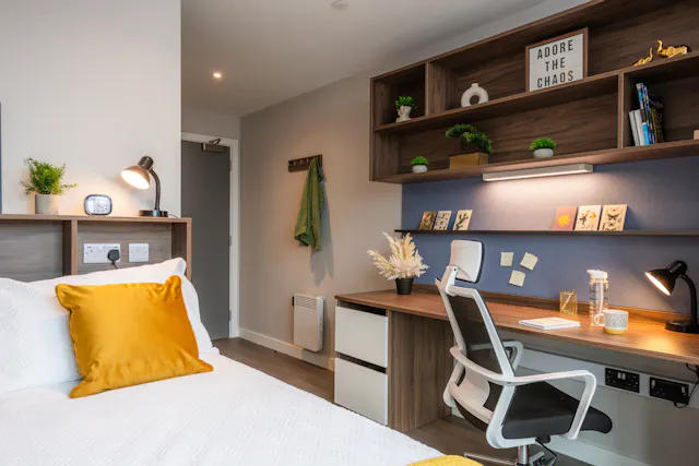 Ensuite Gold Plus room image 3