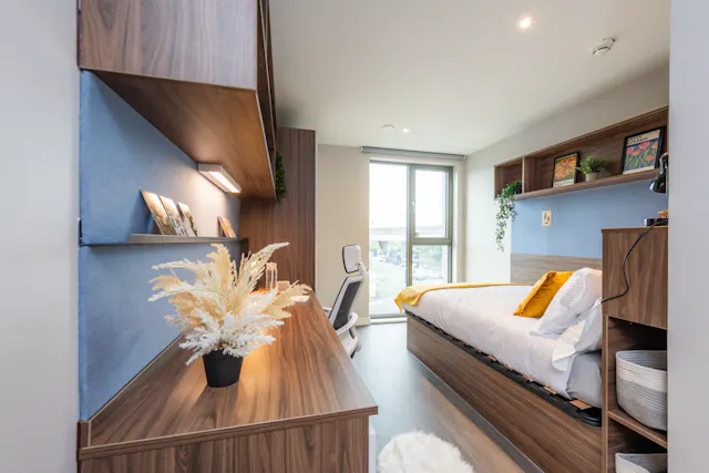 Ensuite Gold Plus room image 2