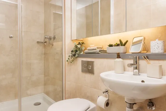 Studio Large Standard Double BATHROOM