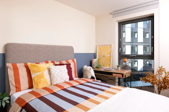 Non Ensuite: Two Bed Flat High Double room image 1