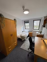 londonist-ivy-halls-london-Non Ensuite