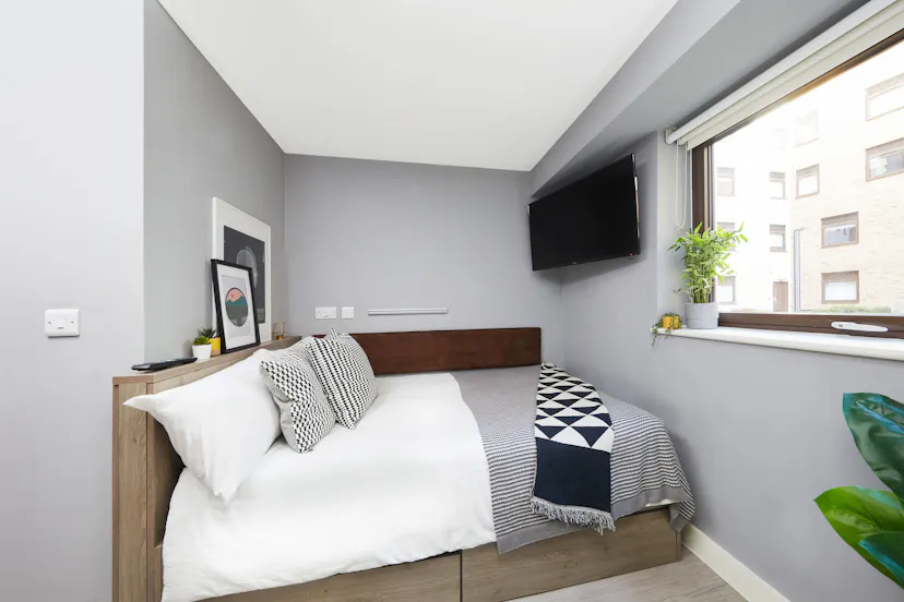 Property video thumbnail 8