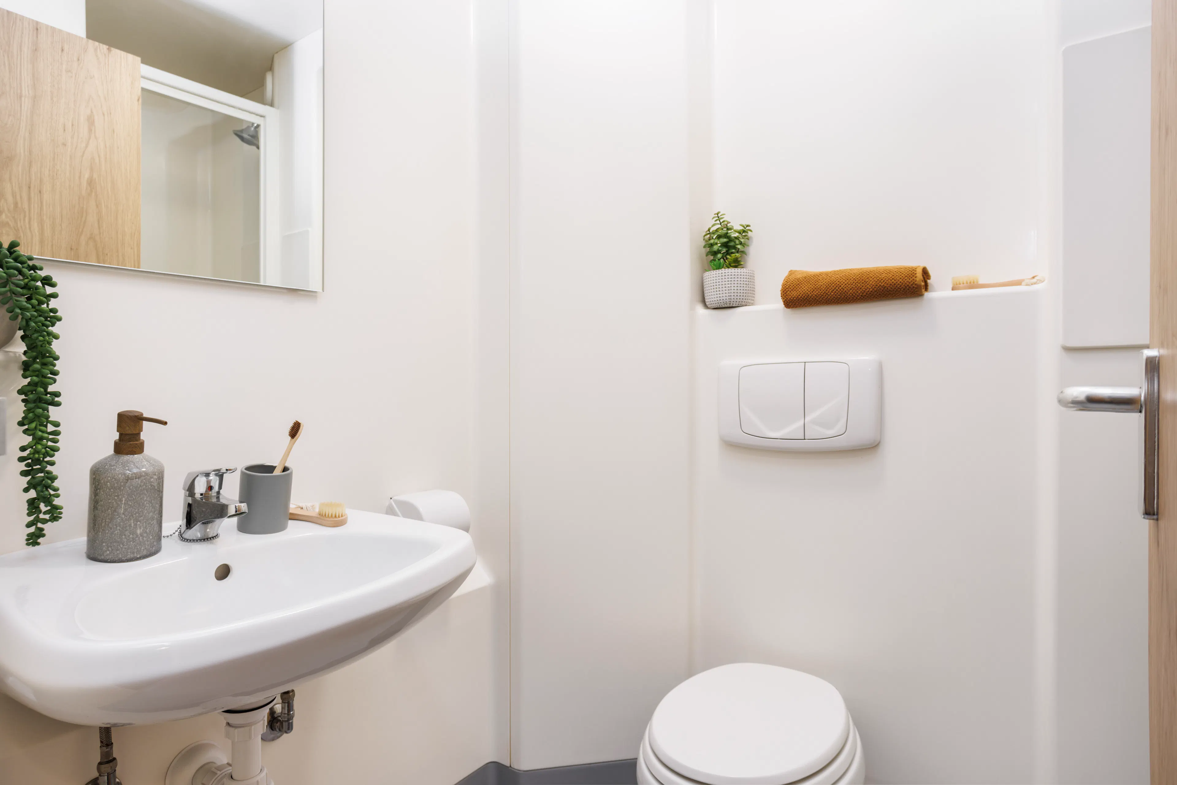 En-Suite, Premium Range 1 BATHROOM 1