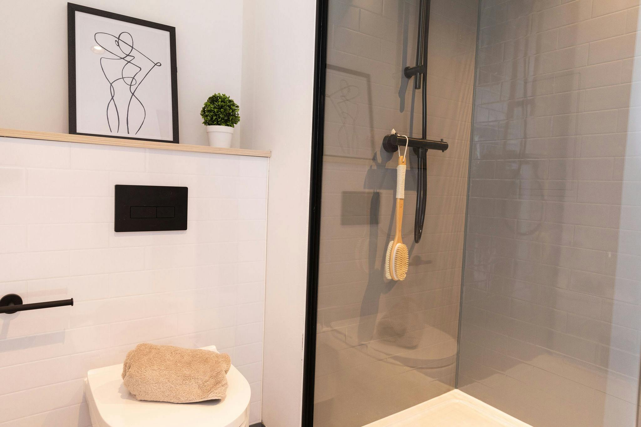 One Bed Apartment, Floors 2-10