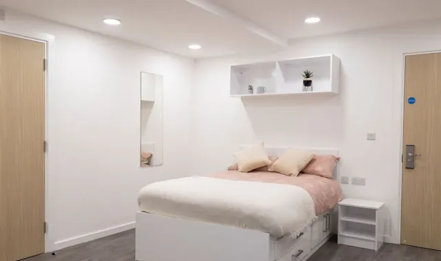 One Bed Apartment room image 1