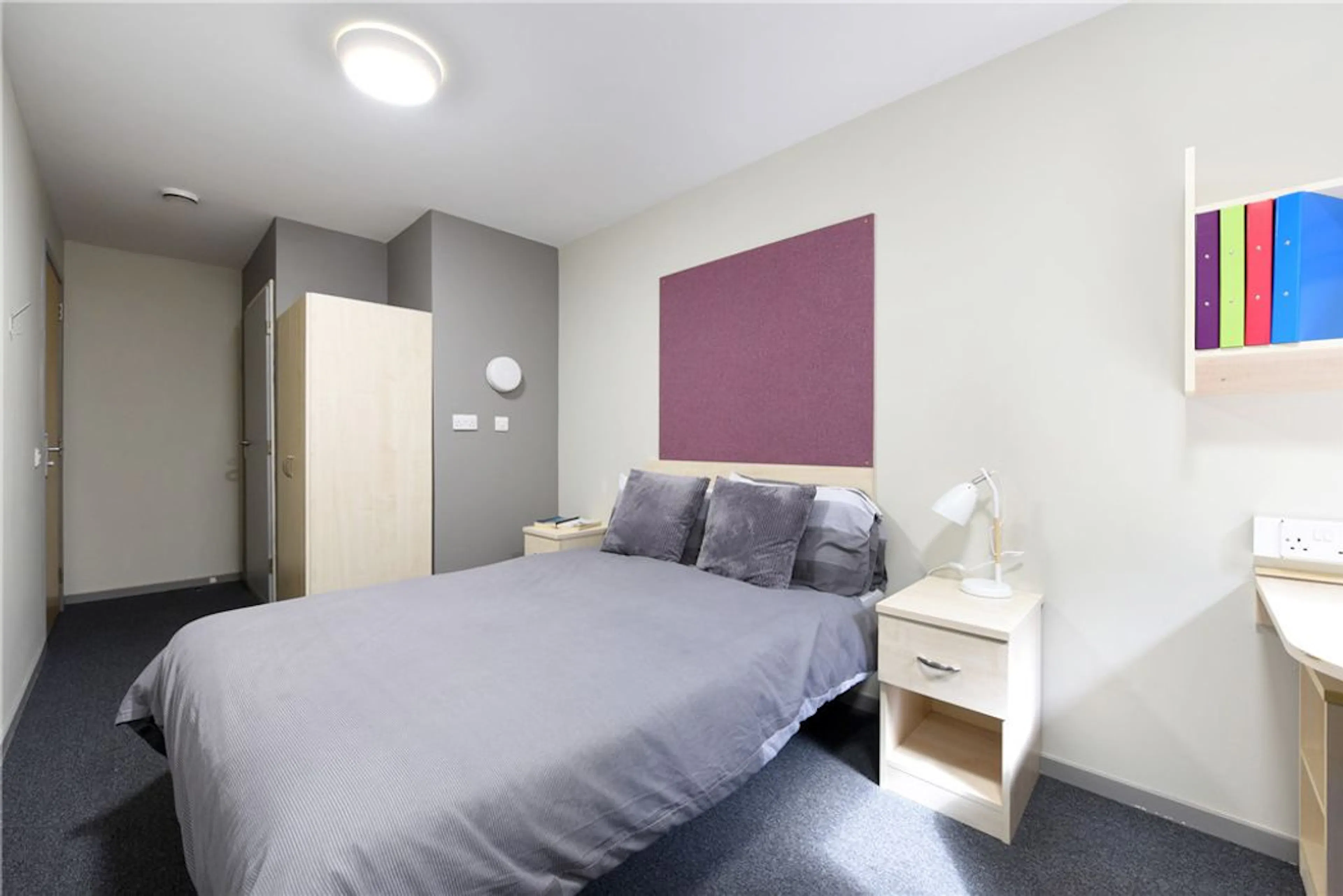 One-Bed Apartment ROOM 3