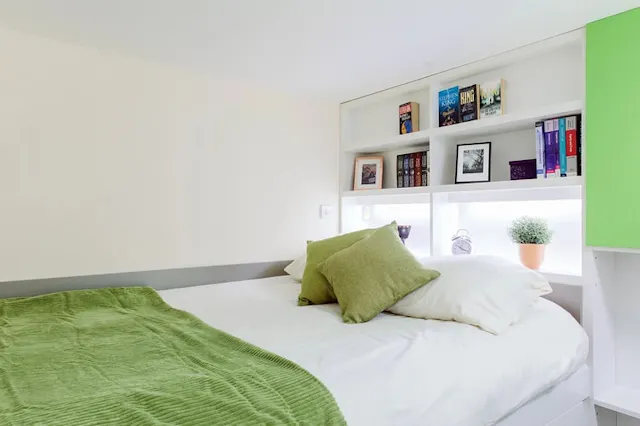 One Bed Flat High Double room image 1