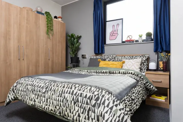 One Bed Flat High Double room image 1