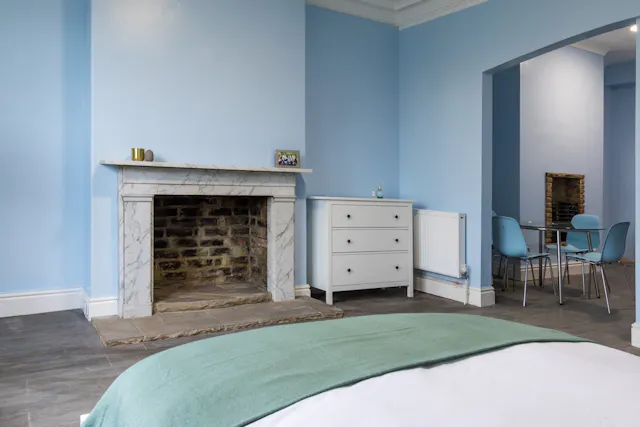 One-Bed Apartment room image 2