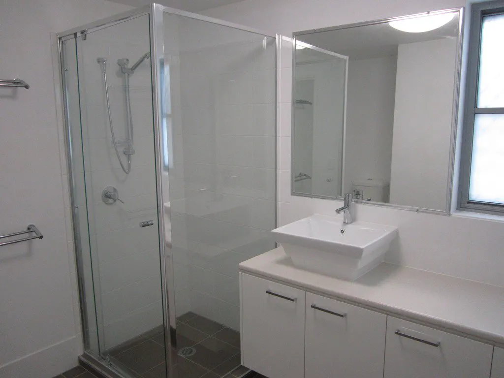 One Bedroom Apartment BATHROOM 4