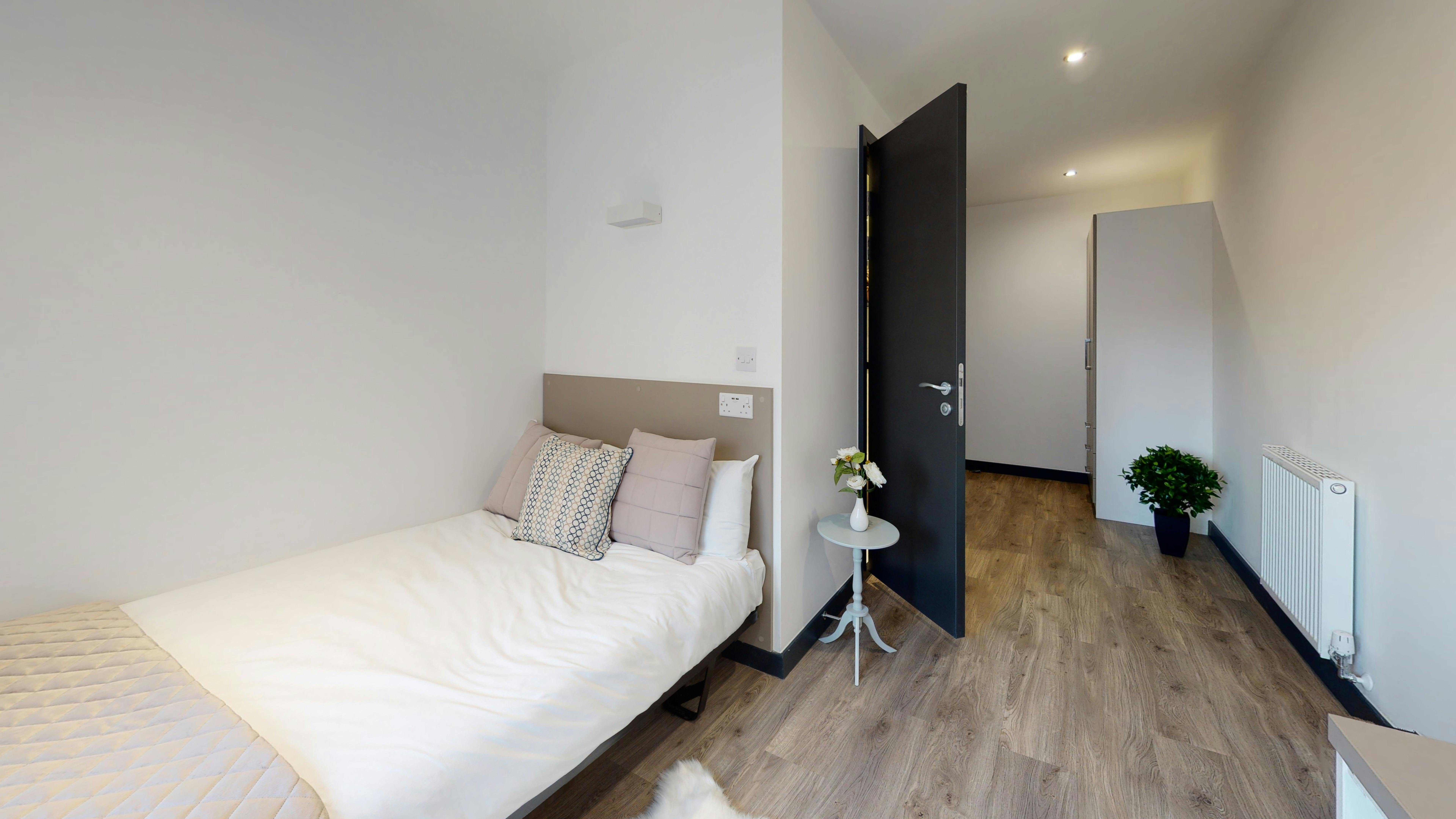 Large Ensuite