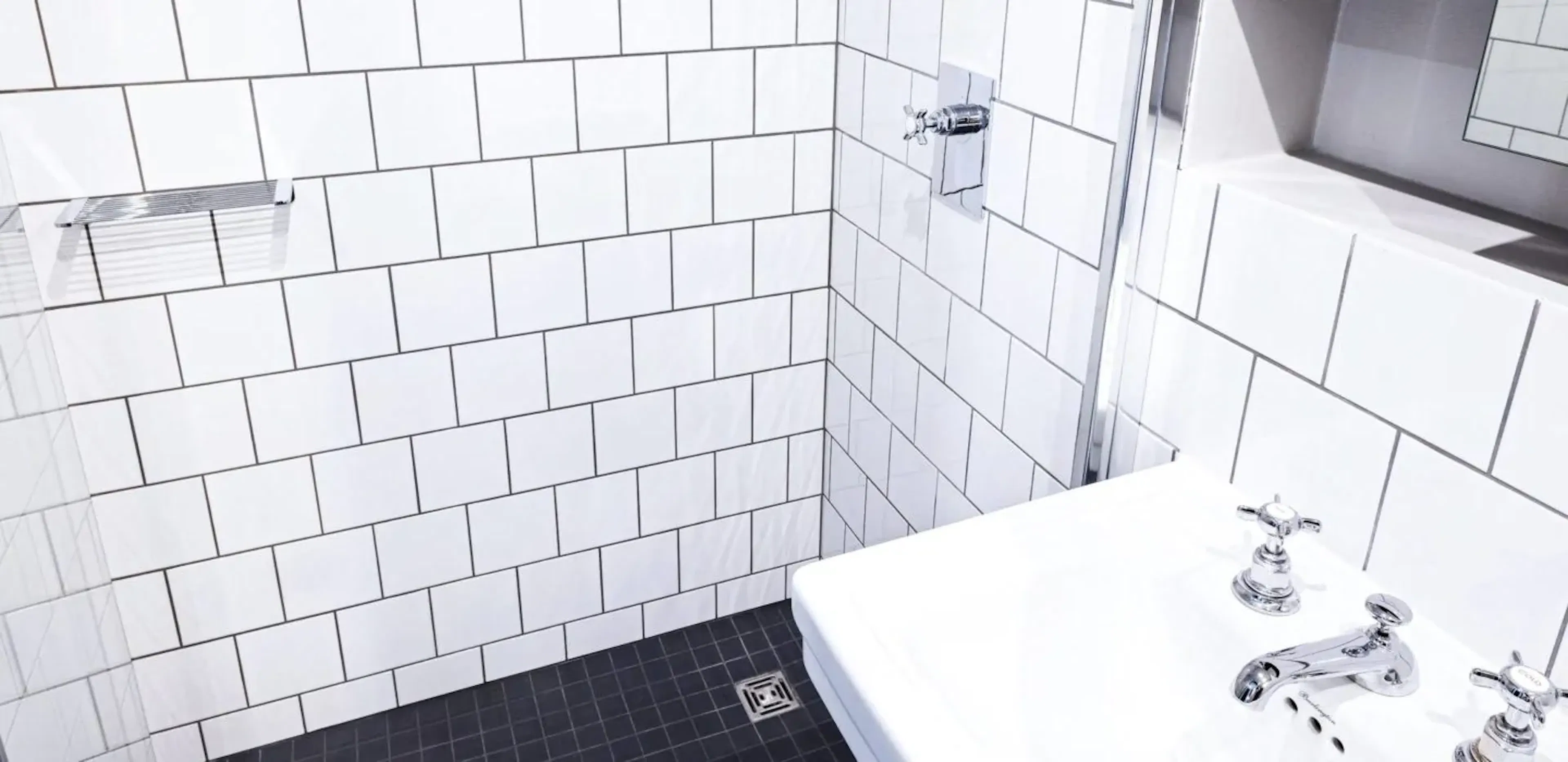 Classic Patio BATHROOM 2
