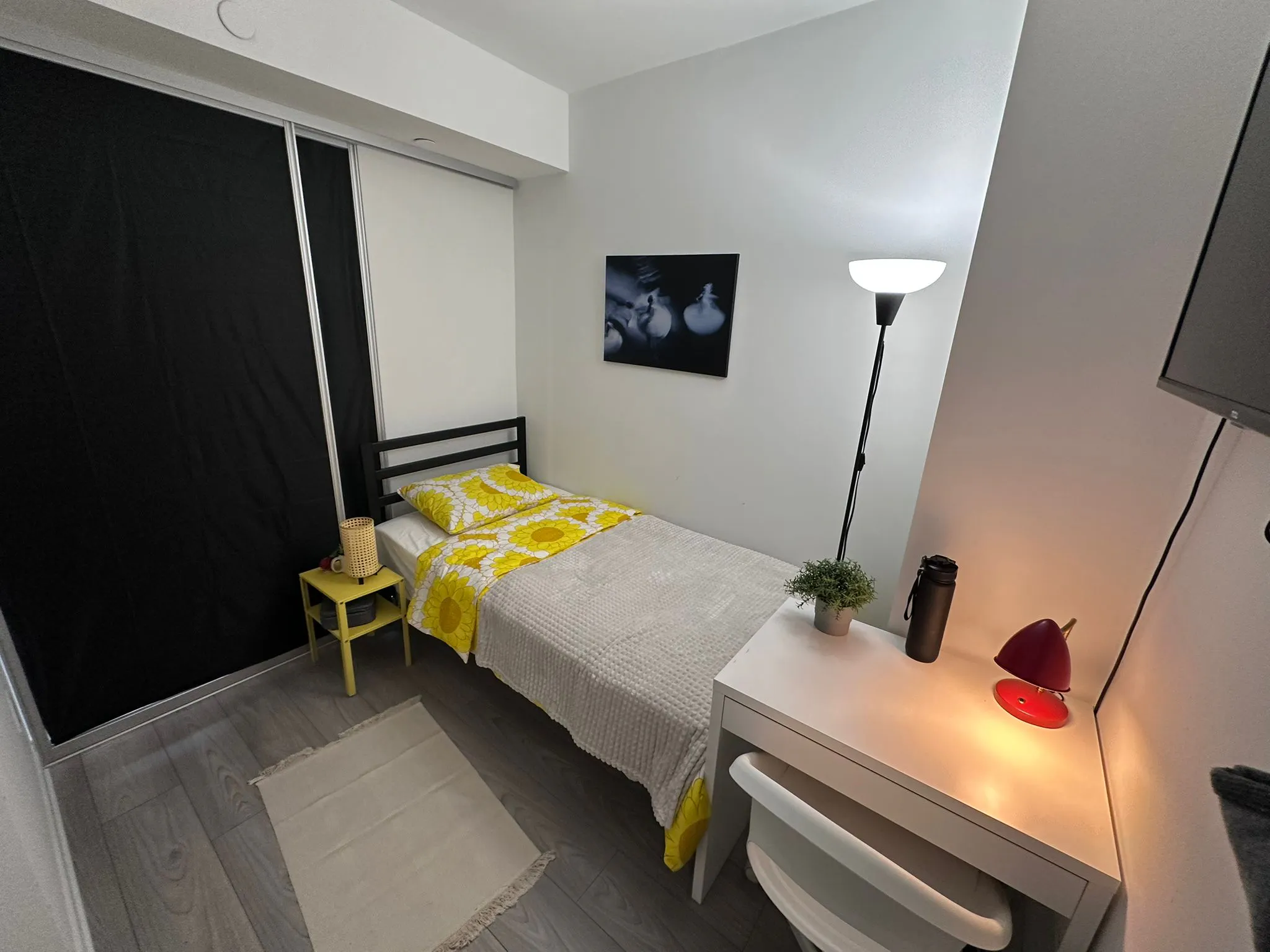 Den Room ROOM 1