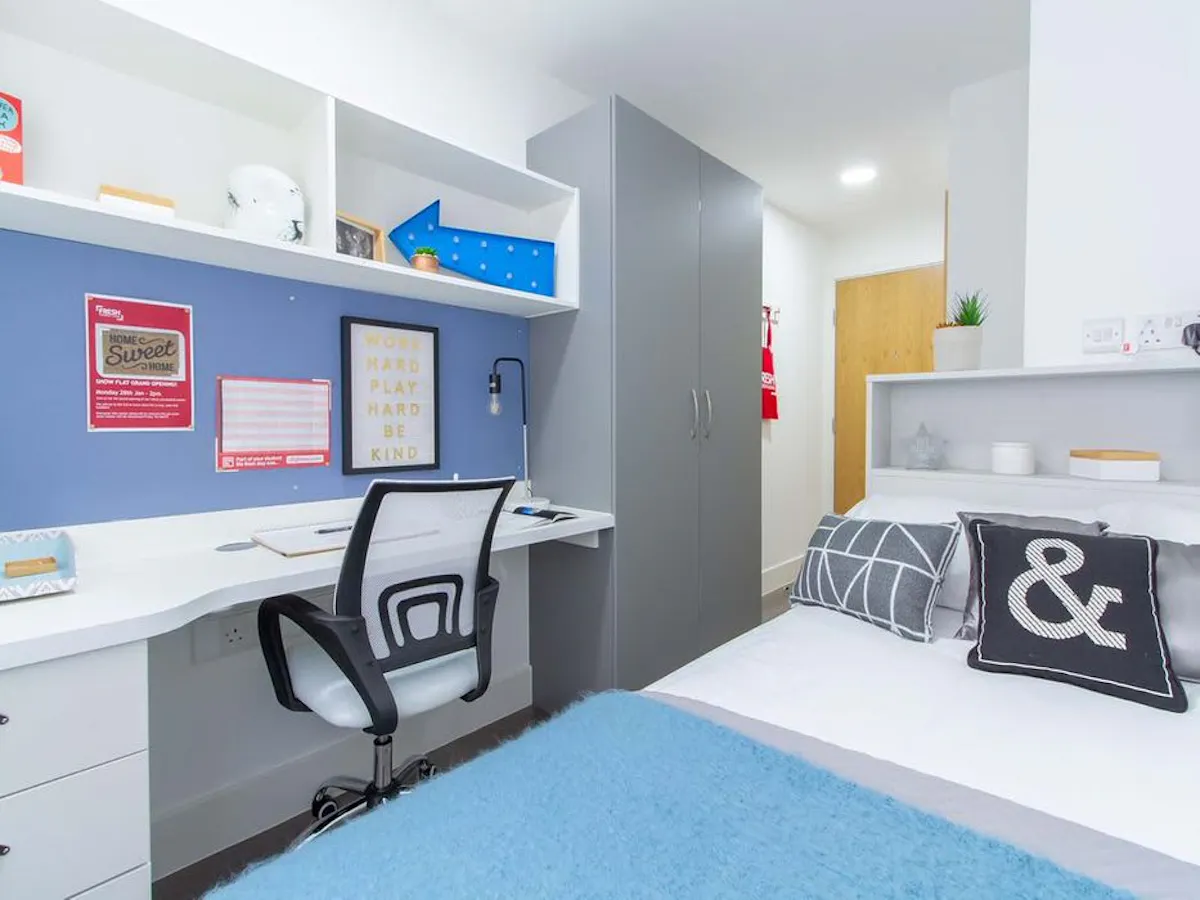 ROOM ROOM