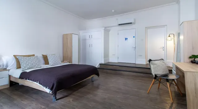 Platinum Studio room image 1
