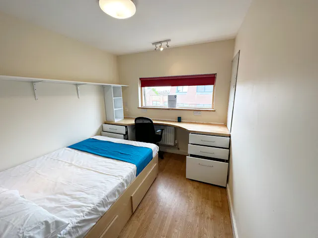 Premium En-suite room image 2