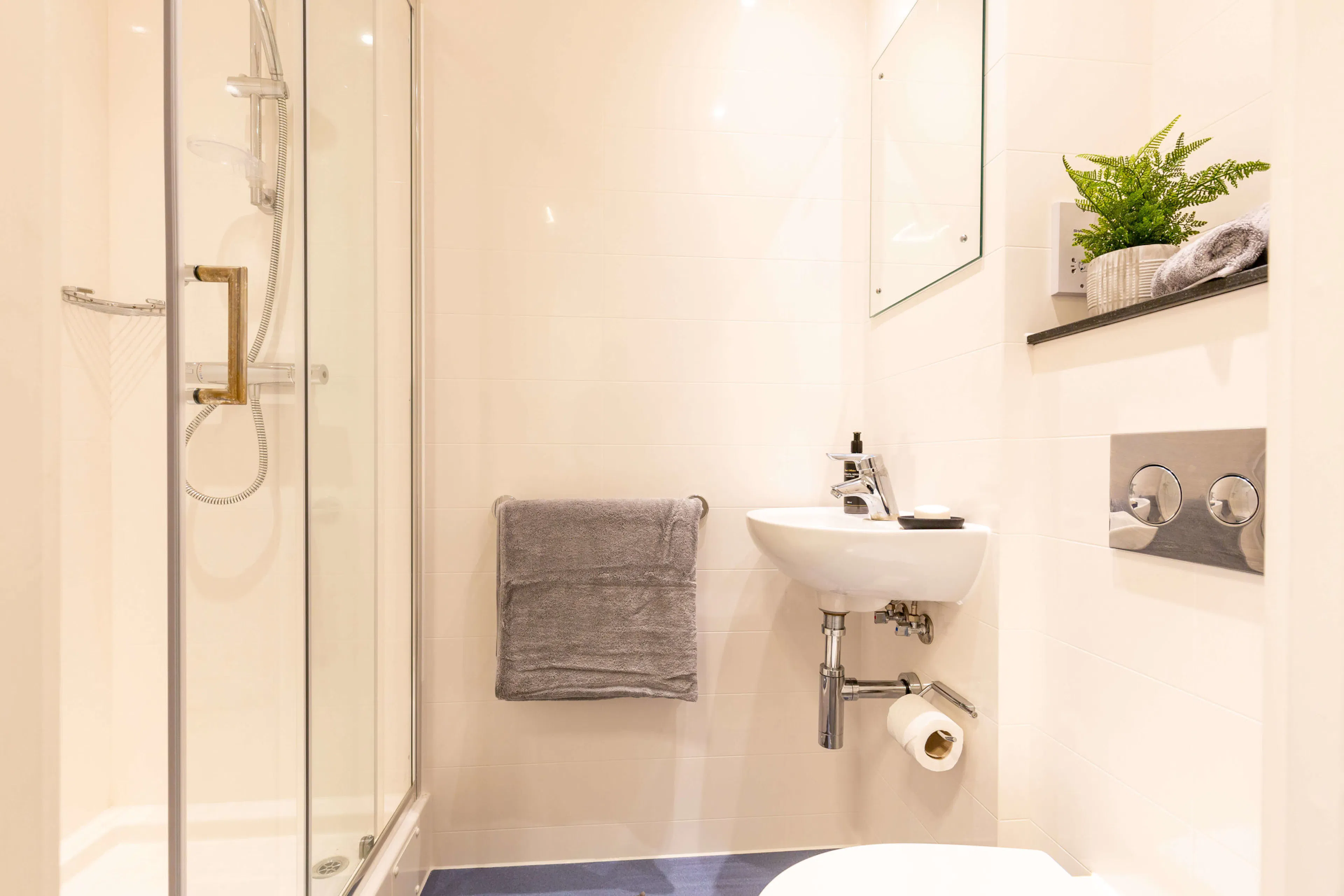 Premium En-suite BATHROOM 2