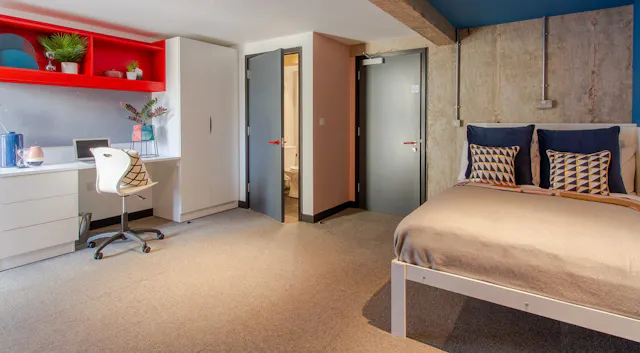 Premium Ensuite room image 1