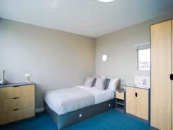 8-roxburgh-edinburgh-Premium Room