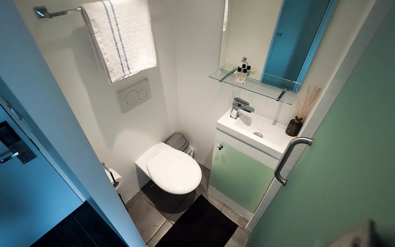 Premium Single Studio