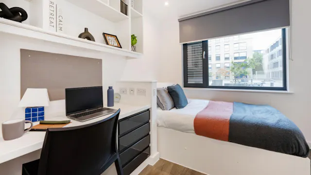 Luxe Studio room image 1