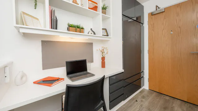 Two Bed Club Apartment room image 2