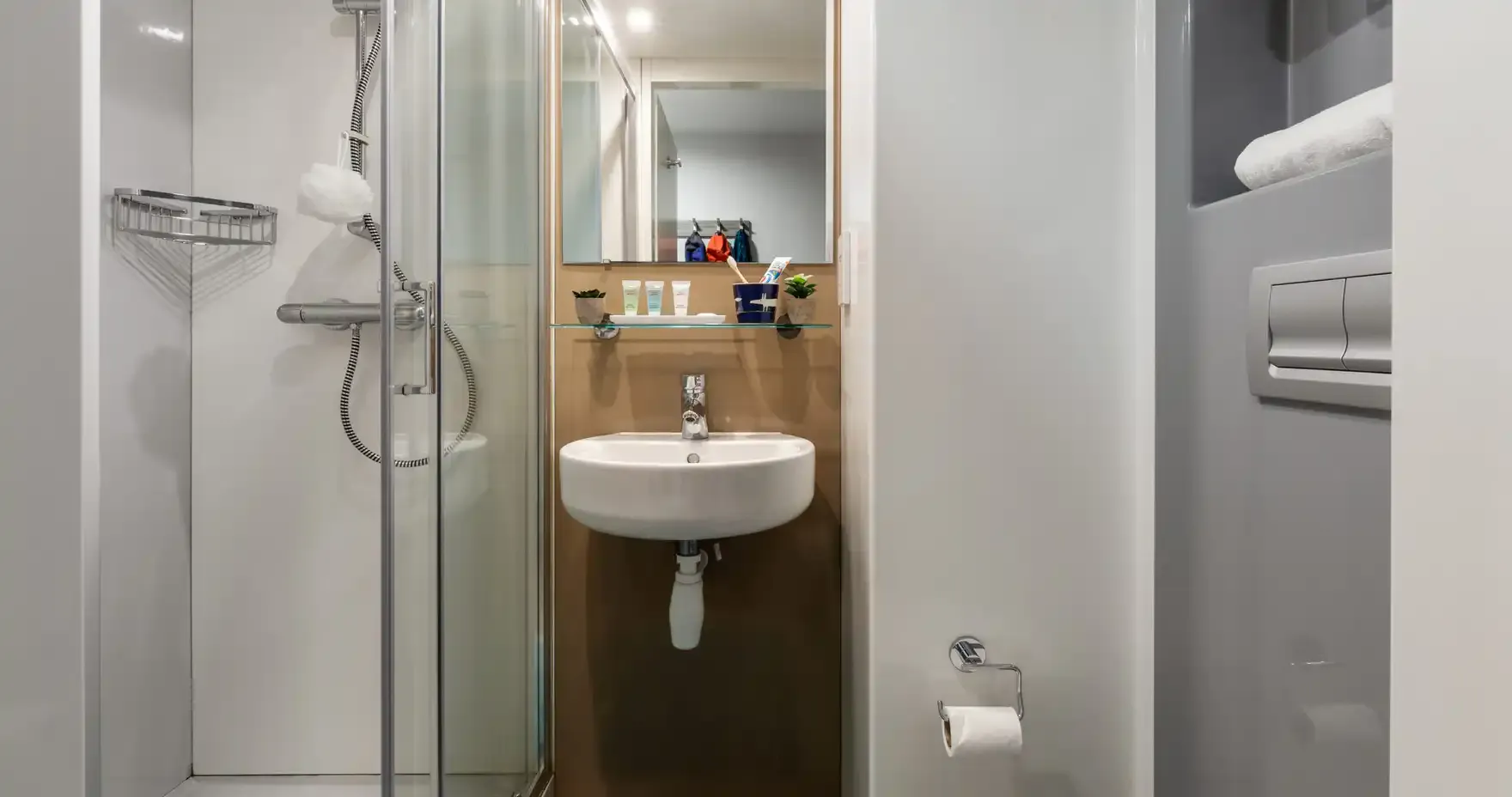Panorama Studio BATHROOM 2