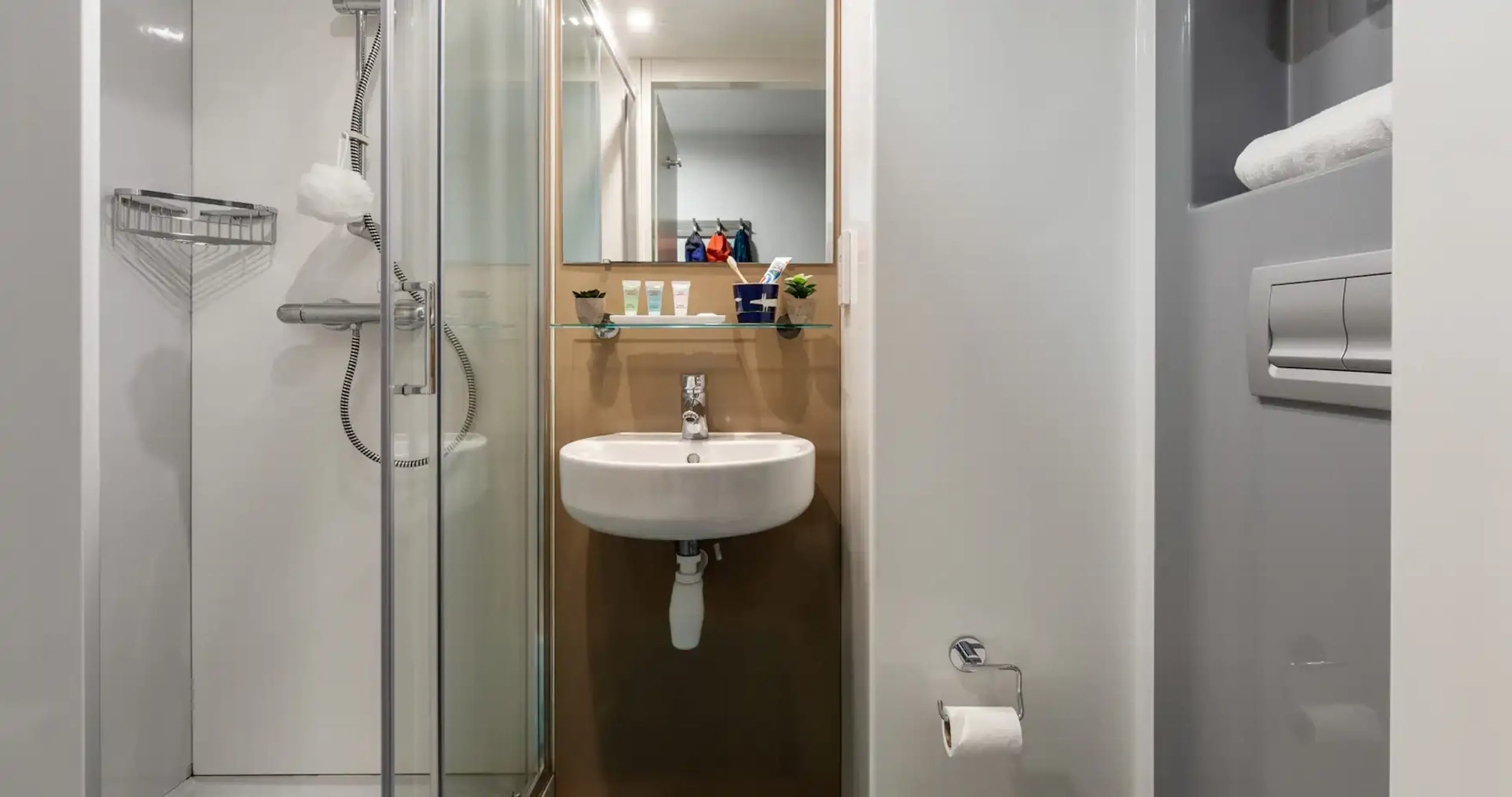 Panorama Studio BATHROOM 2