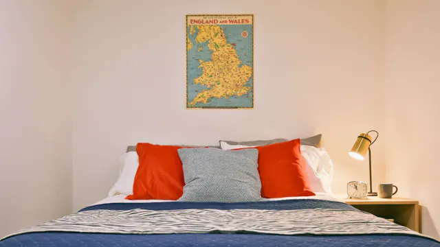 Classic 1-Bed Apartment room image 2