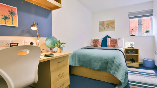 Classic 2 Bed Apartment room image 1