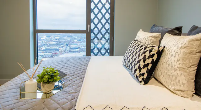 Penthouse 1 Bed Accessible Apartment room image 3