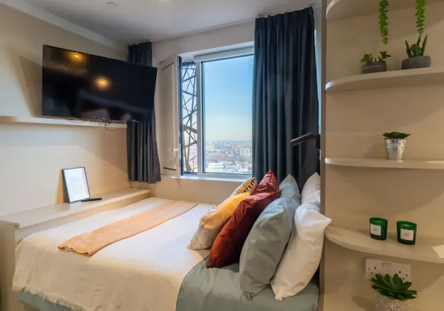 Penthouse Studio Plus room image 3