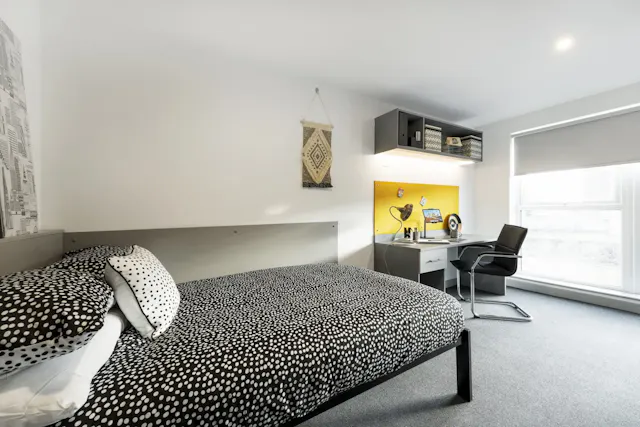 Gold Ensuite room image 1