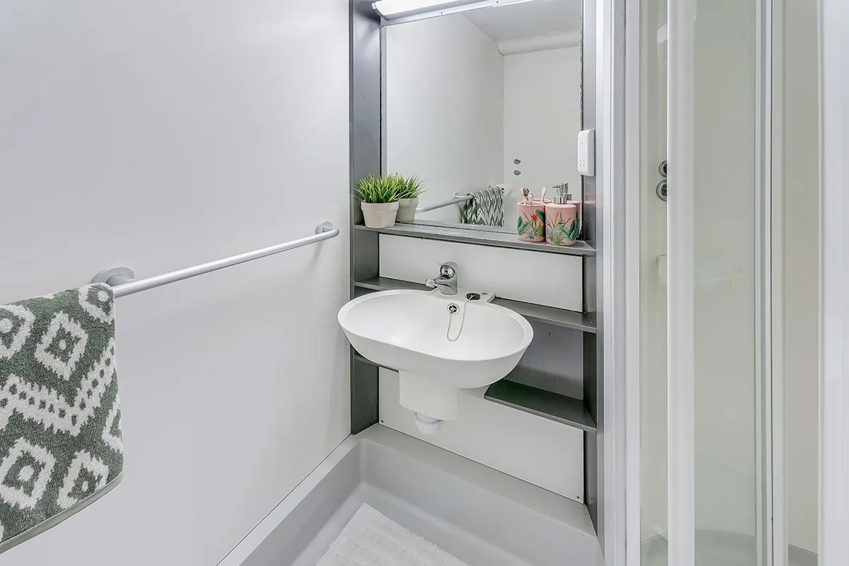 Platinum Ensuite Mid Level BATHROOM 2