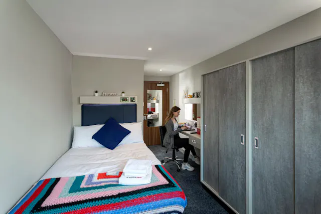 Platinum Plus En-suite Serviced Apartment room image 1