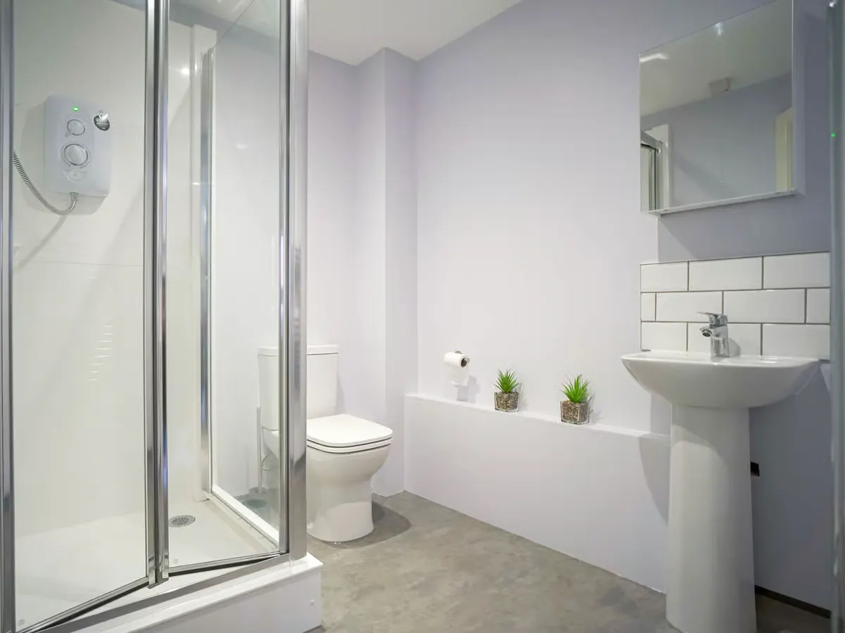 Platinum Plus Ensuite BATHROOM 2