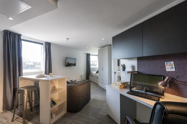 Platinum Studio room image 1