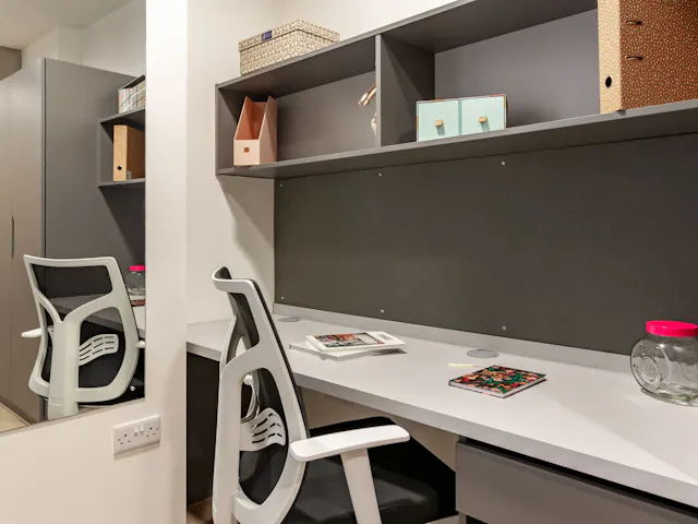 Platinum Studio room image 2