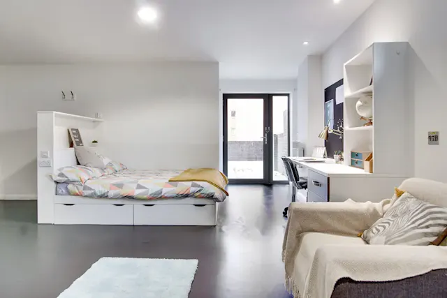 Platinum Studio  room image 2