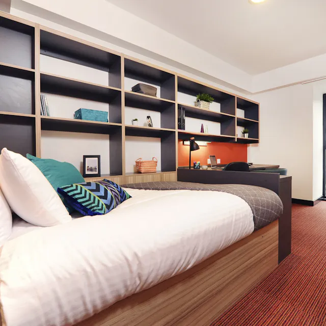 Platinum Studio room image 1