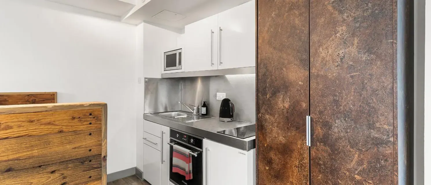 Platinum Studio Penthouse