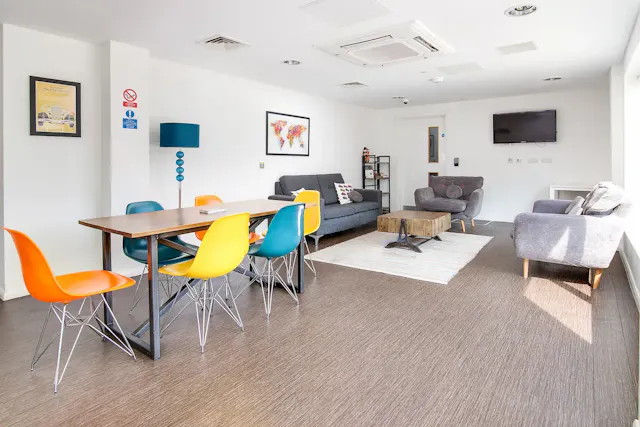 Platinum Studio  room image 3